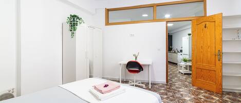 4 bedrooms, iron/ironing board, free WiFi, bed sheets