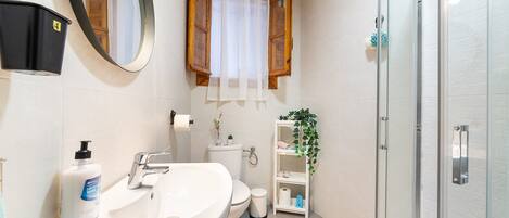 Douche, serviettes fournies