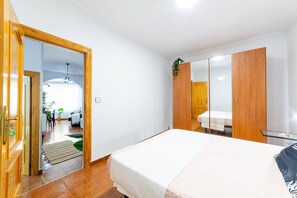 3 chambres, fer et planche à repasser, Wi-Fi gratuit, draps fournis