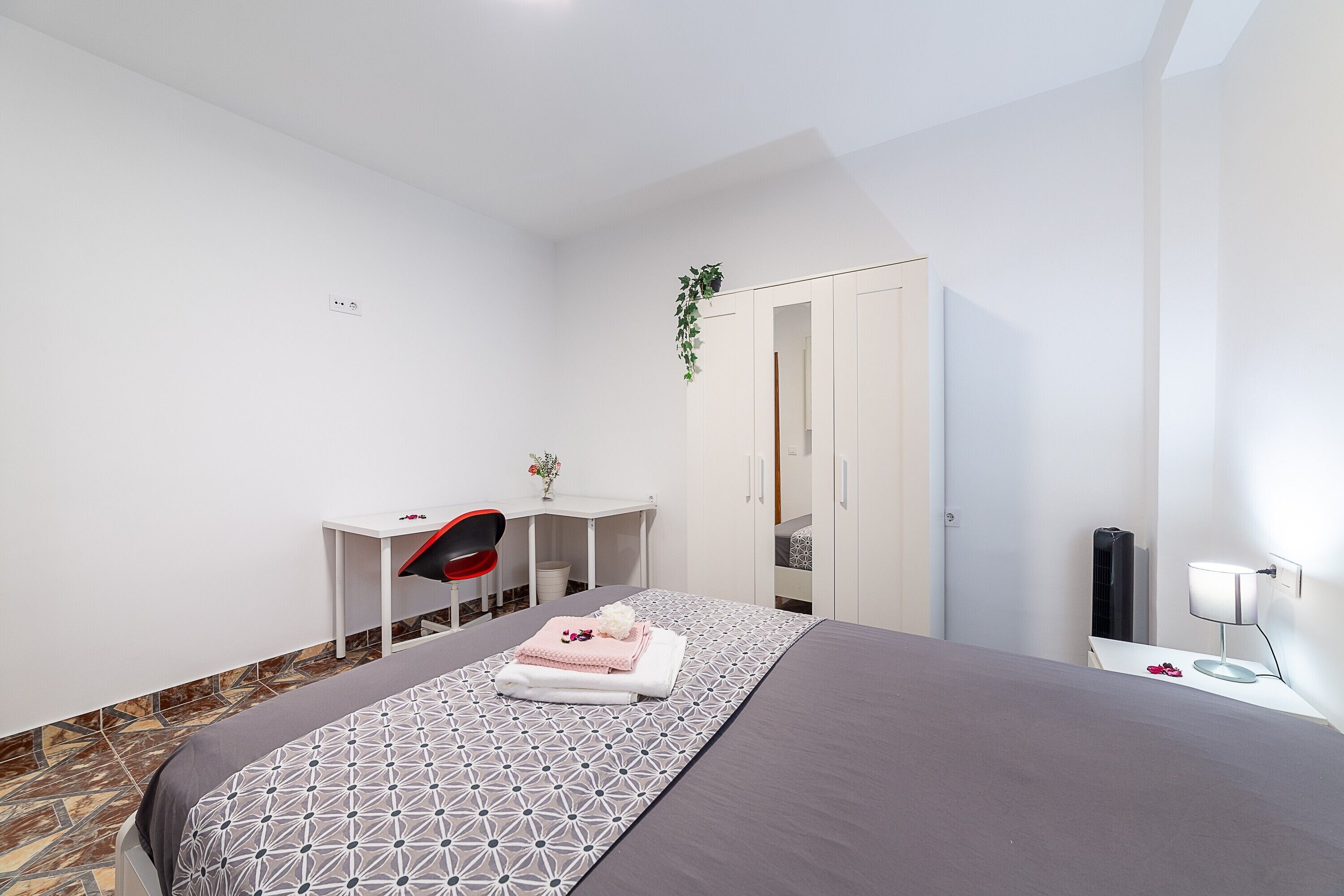 3 bedrooms, iron/ironing board, free WiFi, bed sheets