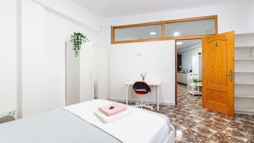 3 slaapkamers, een strijkplank/strijkijzer, gratis wifi, beddengoed