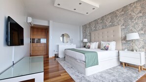 3 chambres, fer et planche à repasser, lit de bébé portatif