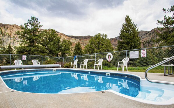 Seasonal outdoor pool - Blackwater Creek Ranch (Cody)