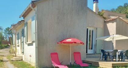 Air-conditioned single-storey house on 900 m2 of land in a village in southern Ardèche