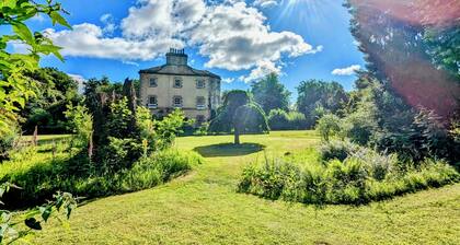Scottish Estate dating back to 1746, charming 6 person cottage with hot tub