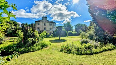 Scottish Estate dating back to 1746, charming 6 person cottage with hot tub