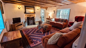 Smart-TV, Kamin, Bücher