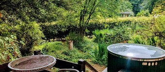 Historic 1600 Cottage with Hot Tub, Private Estate