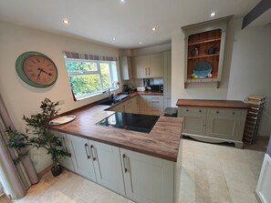 Hus | Eget kök | Kylskåp, mikrovågsugn, ugn och spishäll