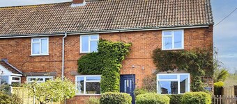 King Arthur's Rest - Sleeps 10, Hot Tub & Garden