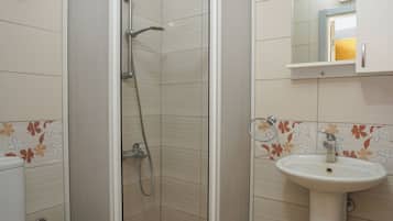 Single Room, City View | Bathroom | Shower, eco-friendly toiletries, hair dryer, slippers