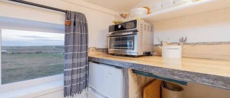 Fridge, coffee/tea maker, electric kettle, toaster