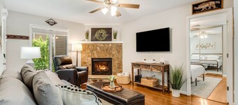 Cozy 1st Floor, Walk to Main, Fireplace, King Beds