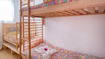 3 bedrooms, iron/ironing board, free WiFi, bed sheets