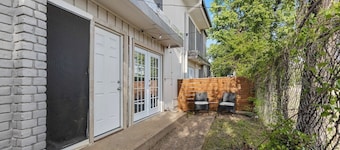 New! Walk to AT&T and Global Life - Cozy Retreat