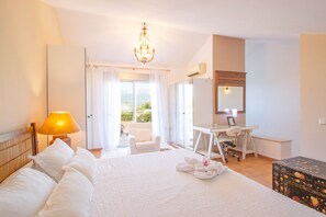 3 slaapkamers, een strijkplank/strijkijzer, gratis wifi, beddengoed