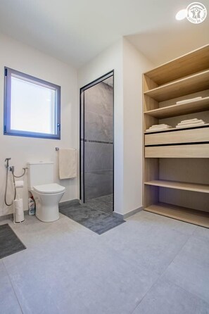 Douche, serviettes fournies