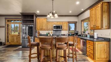 ثلاجة، ميكروويف، فرن، موقد طهي مسطح