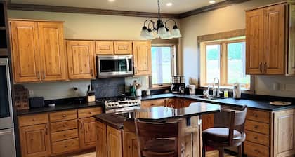 Cozy 2-Bedroom Located Between Whitefish and Columbia Falls