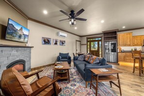 Smart TV, fireplace