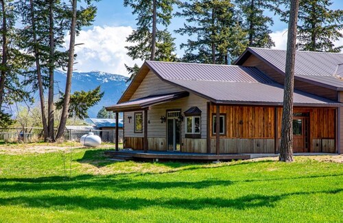 Cozy 2-Bedroom Located Between Whitefish and Columbia Falls