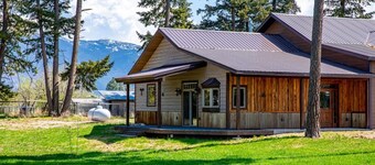 Cozy 2-Bedroom Located Between Whitefish and Columbia Falls