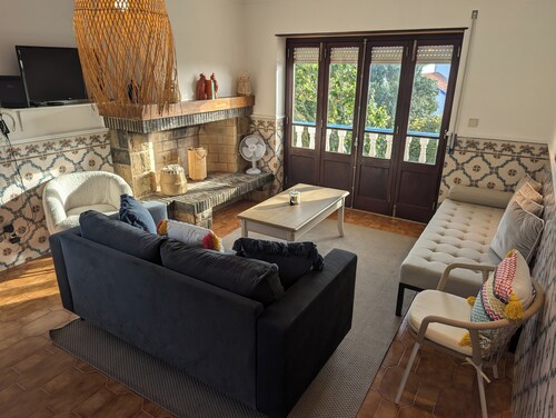 Cozy Retreat 400m from the Beach (plus home gym, patio and garden)