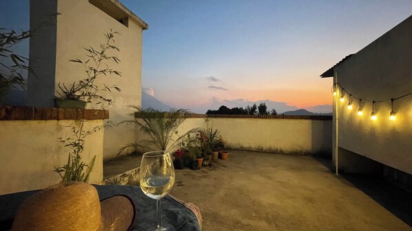 Terrace/patio - Apartment on a spectacular farm. We are located 10 min from Antigua Guatemala.
(Santa Lucía Milpas Altas,)