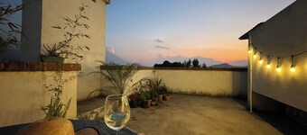 Apartment on a spectacular farm. We are located 10 min from Antigua Guatemala.
