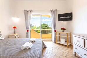 3 bedrooms, iron/ironing board, bed sheets - Villa Matibora by HelloVacations (Albufeira)