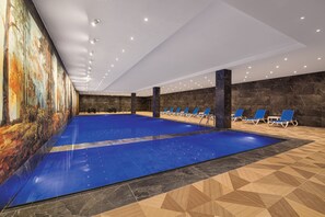 Indoor pool - Ramada By Wyndham Gaziantep (Gaziantep)