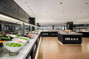 每日供应自助式早餐（需付费）