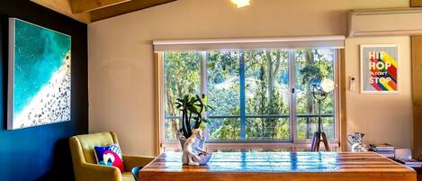 المنشأة من الداخل