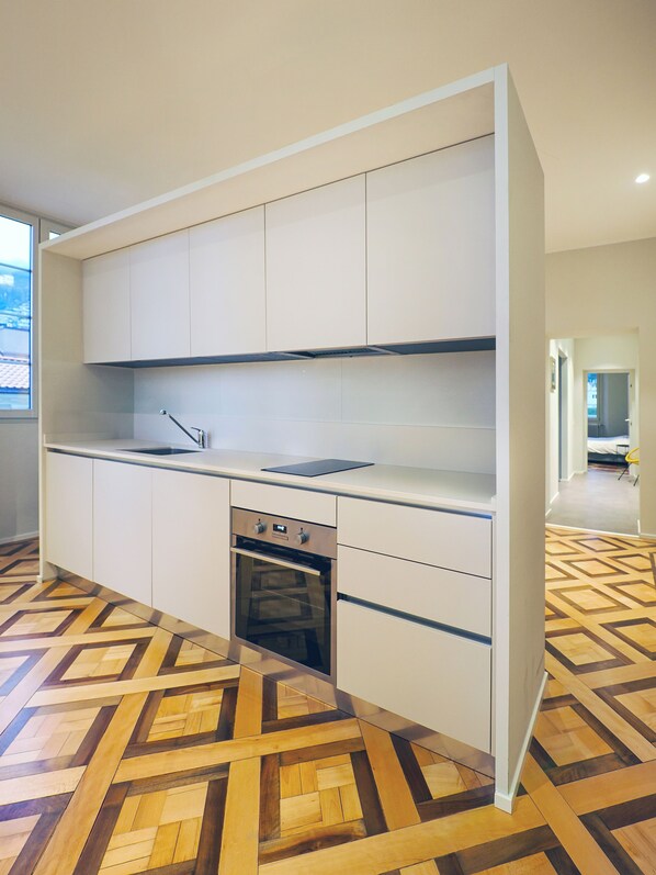 Refrigerador, horno, parrilla de estufa y lavavajillas 