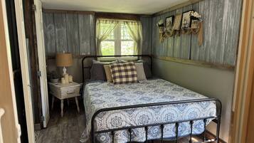 2 bedrooms, desk, iron/ironing board, free WiFi