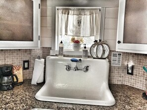 Shower, hair dryer, towels, soap - Southern Blooms! Porch Swinging, Pet-Friendly, Tiny Home near Kentucky Lake! (Springville)