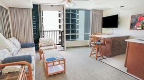 Smart TV, DVD player, computer monitors, printers - Waikiki Condo - 1BR, 2BA, Sleeps 6 (Honolulu)