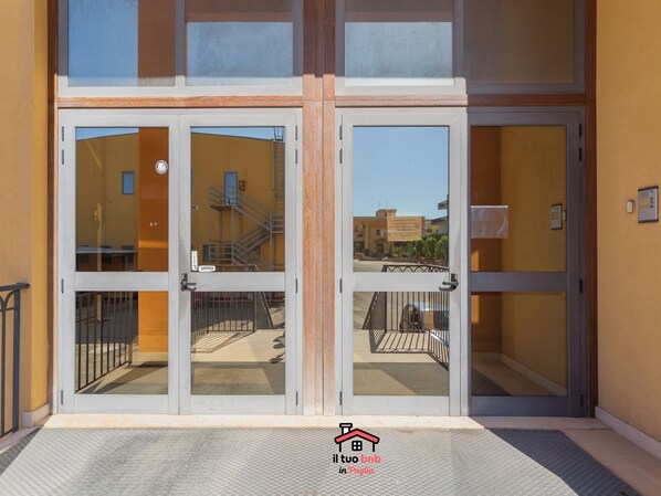 Exterior detail - 5 Bnb delle Nazioni with parking,9min Airport Sea (Bitonto)