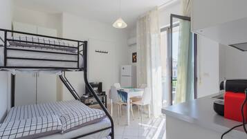 1 camera, una cassaforte in camera, ferro/asse da stiro, Wi-Fi gratuito