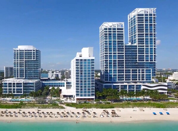 Exterior - Special Offer: Up to 30 days with all Carillon amenities for 4,900! No fees/tax. (Miami Beach)