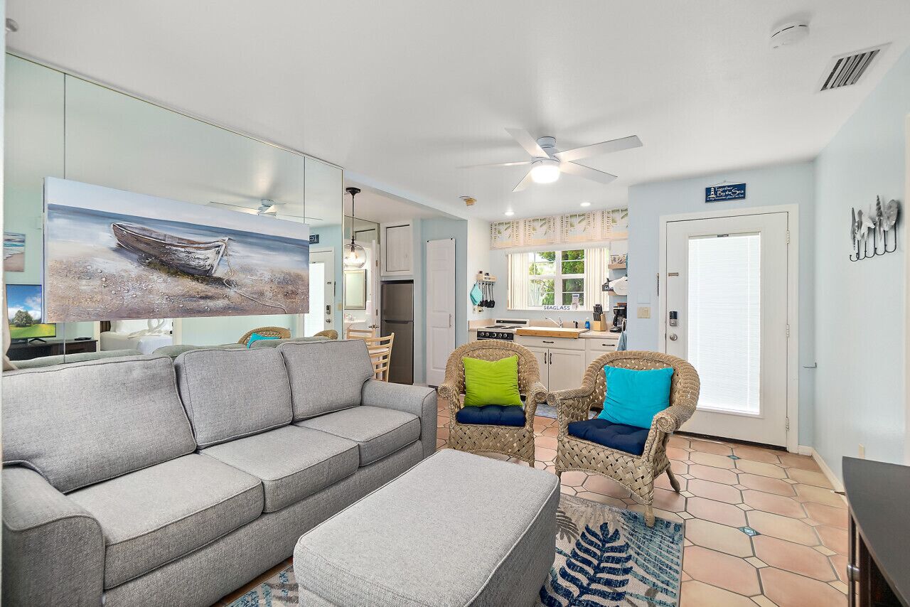 1bd 2ba in Flager Beach 3-minute walk to the Beach!