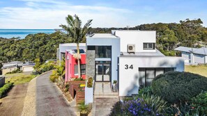 Exterior - Seabreeze Sanctuary is a beautiful modern home with panoramic views (Long Beach)