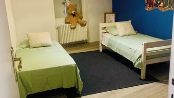 2 slaapkamers, een strijkplank/strijkijzer, wifi, beddengoed