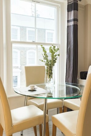 Dining - Cosy flat in Notting Hill (London)