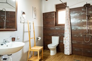 Ducha, secador de pelo, toallas