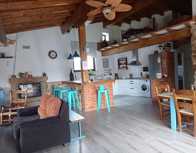 Country House 'Casa Rural Gorriones' with Private Pool, Private Garden and Wi-Fi