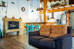 TV, fireplace