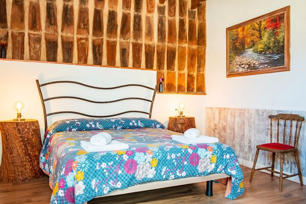 7 bedrooms, iron/ironing board, free WiFi, bed sheets