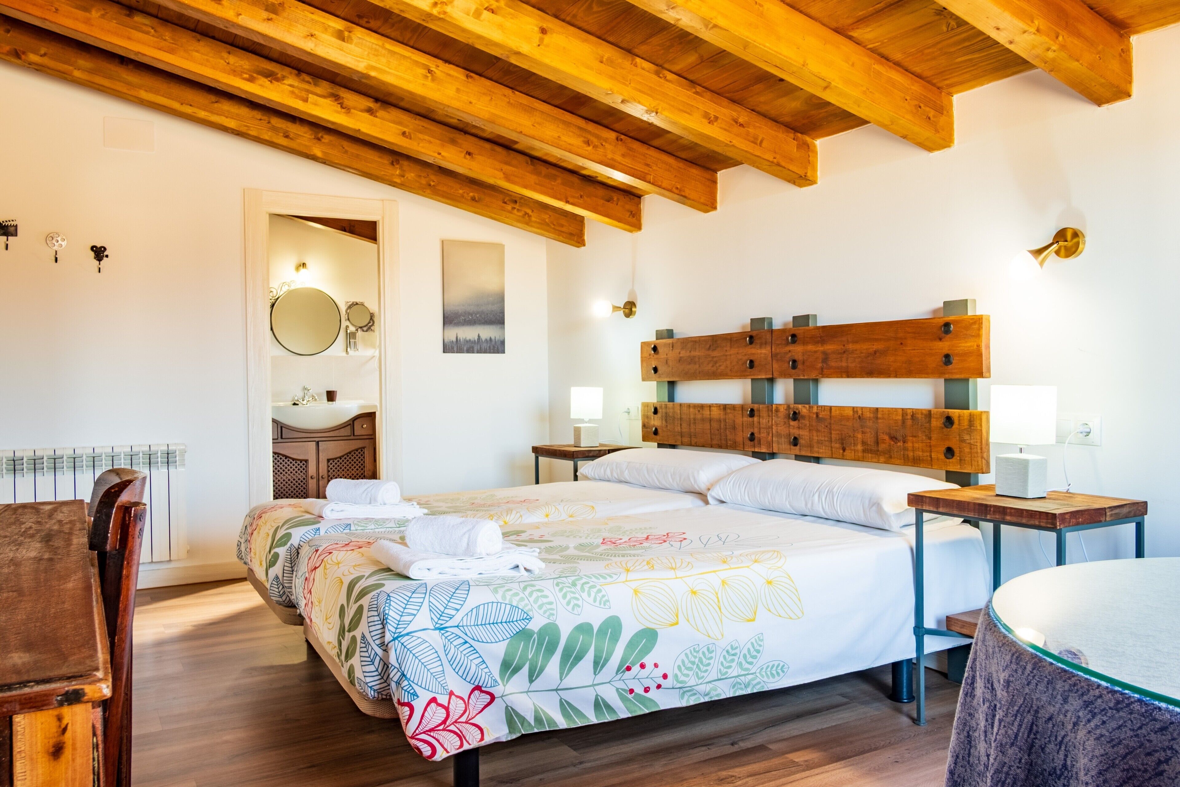 7 dormitorios, tabla de planchar con plancha, wifi gratis y ropa de cama