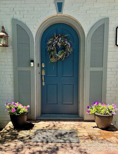 Riverside Retreat: cozy home in close proximity to Notre Dame!